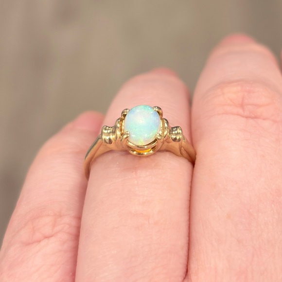 Vintage 10K Gold Opal Ring: White & Blue Solitaire, Size 6.5 - Picture 6 of 11